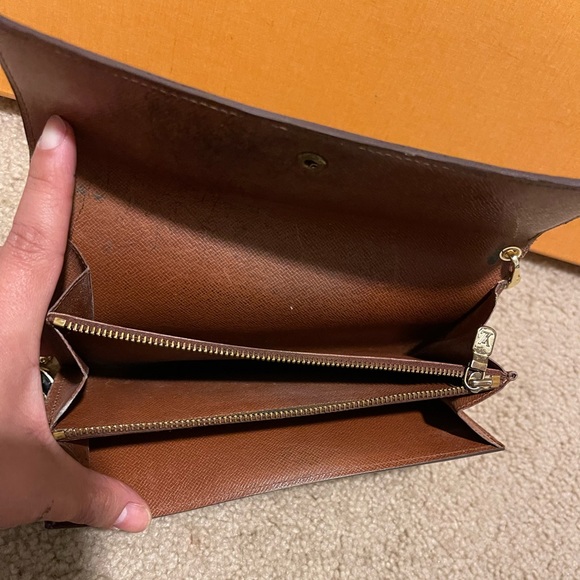 Louis Vuitton wallet crossbody - Picture 10 of 10